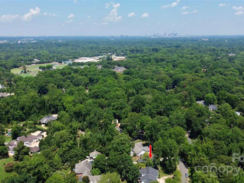4906 Crooked Oak Lane, Charlotte, NC 28226.  MLS# CAR4280222, YatesRealty ID 27278. 