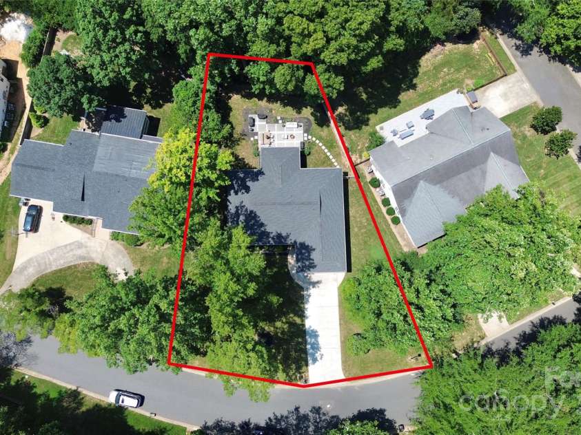4906 Crooked Oak Lane, Charlotte, NC 28226.  MLS# CAR4280222, YatesRealty ID 27278. 