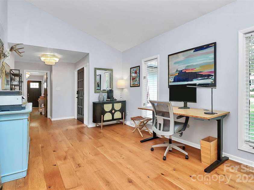4906 Crooked Oak Lane, Charlotte, NC 28226.  MLS# CAR4280222, YatesRealty ID 27278. 