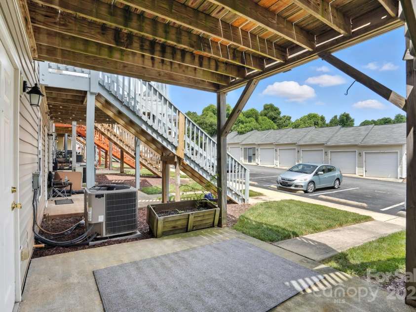 113 Steam Engine Drive, Mooresville, NC 28115.  MLS# CAR4281457, YatesRealty ID 27279. 