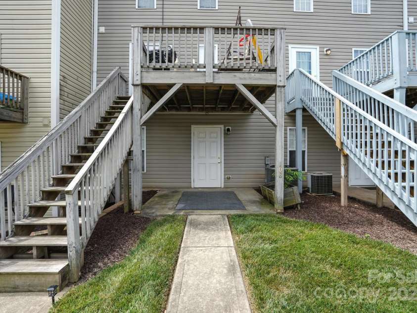 113 Steam Engine Drive, Mooresville, NC 28115.  MLS# CAR4281457, YatesRealty ID 27279. 