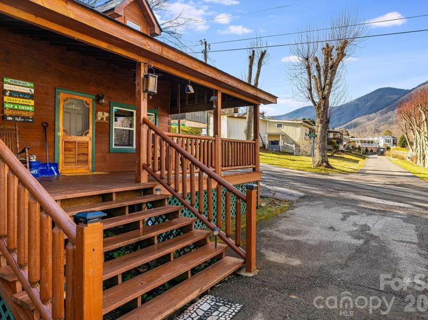 233 Rocky Top Road, Maggie Valley, NC 28751.  MLS# CAR4348855, YatesRealty ID 2728. 
