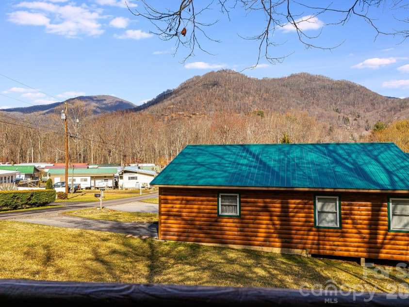 233 Rocky Top Road, Maggie Valley, NC 28751.  MLS# CAR4348855, YatesRealty ID 2728. 