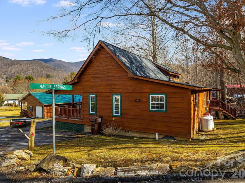 233 Rocky Top Road, Maggie Valley, NC 28751.  MLS# CAR4348855, YatesRealty ID 2728. 