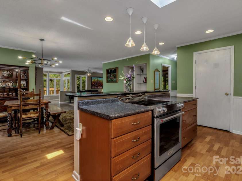 151 Ponderosa Drive, Swannanoa, NC 28778.  MLS# CAR4261505, YatesRealty ID 27281. 