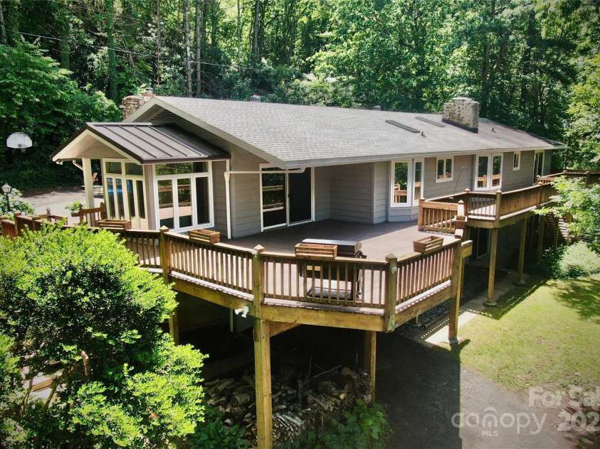 151 Ponderosa Drive, Swannanoa, NC 28778.  MLS# CAR4261505, YatesRealty ID 27281. 