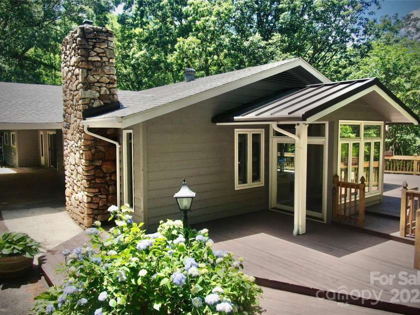 151 Ponderosa Drive, Swannanoa, NC 28778.  MLS# CAR4261505, YatesRealty ID 27281. 