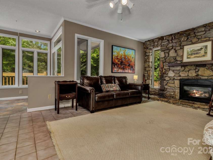 151 Ponderosa Drive, Swannanoa, NC 28778.  MLS# CAR4261505, YatesRealty ID 27281. 