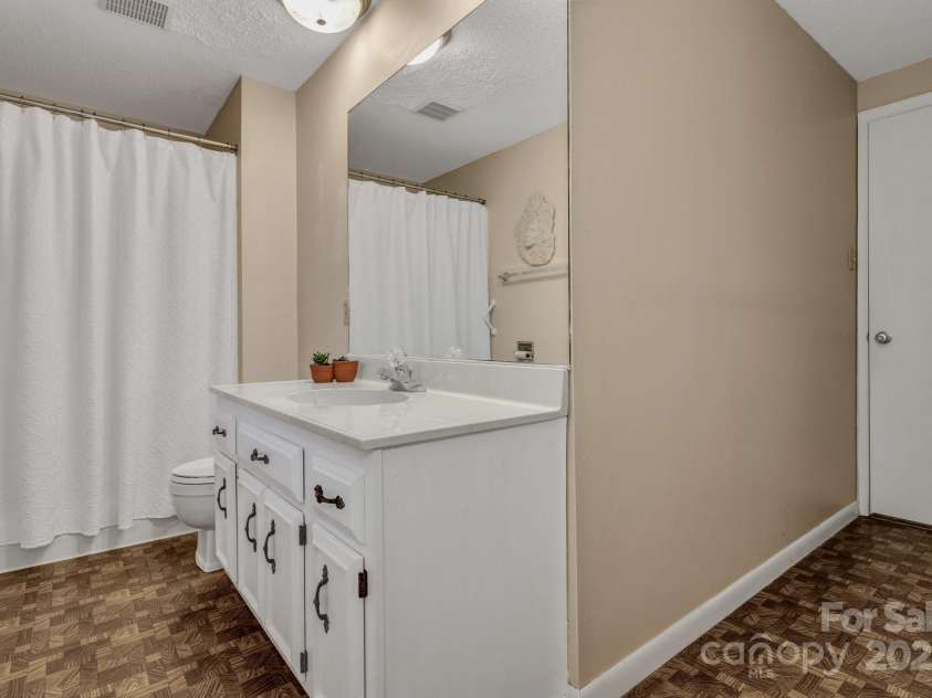 151 Ponderosa Drive, Swannanoa, NC 28778.  MLS# CAR4261505, YatesRealty ID 27281. 