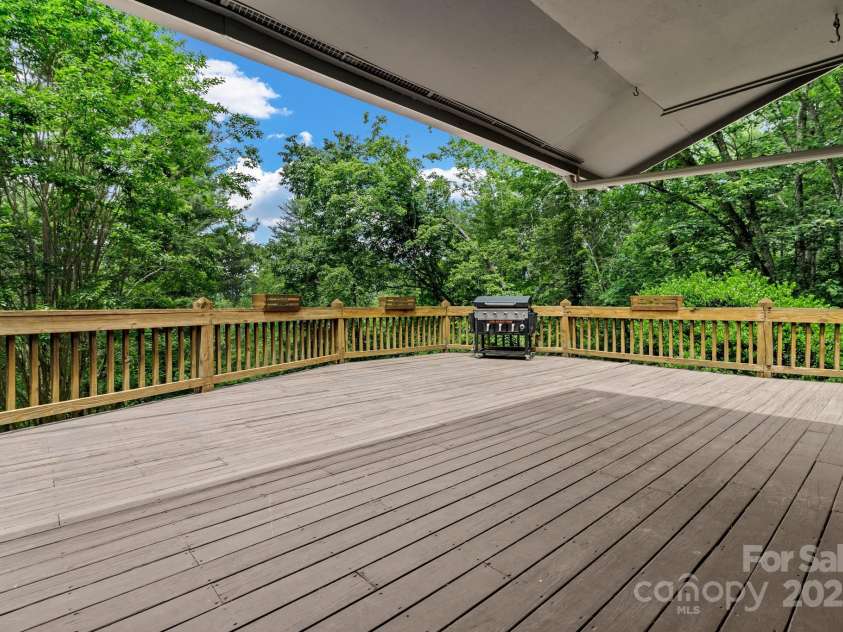 151 Ponderosa Drive, Swannanoa, NC 28778.  MLS# CAR4261505, YatesRealty ID 27281. 