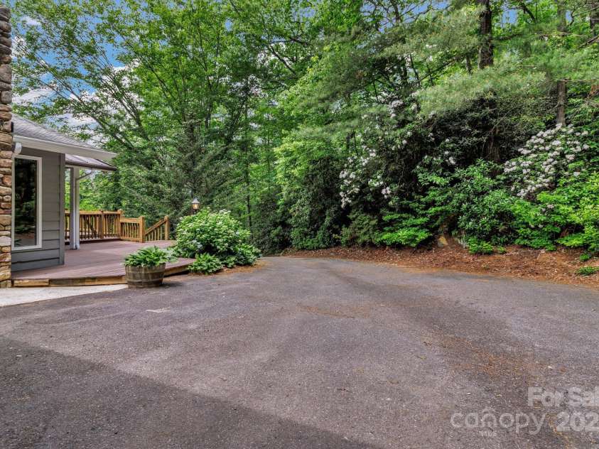 151 Ponderosa Drive, Swannanoa, NC 28778.  MLS# CAR4261505, YatesRealty ID 27281. 