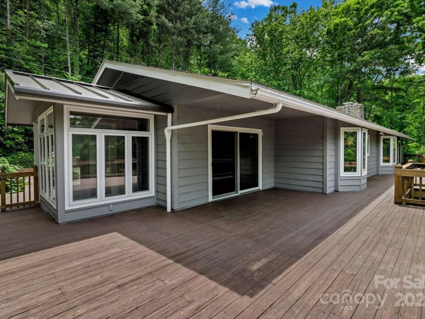 151 Ponderosa Drive, Swannanoa, NC 28778.  MLS# CAR4261505, YatesRealty ID 27281. 