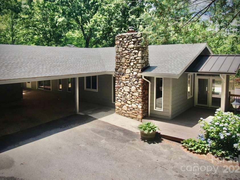 151 Ponderosa Drive, Swannanoa, NC 28778.  MLS# CAR4261505, YatesRealty ID 27281. 