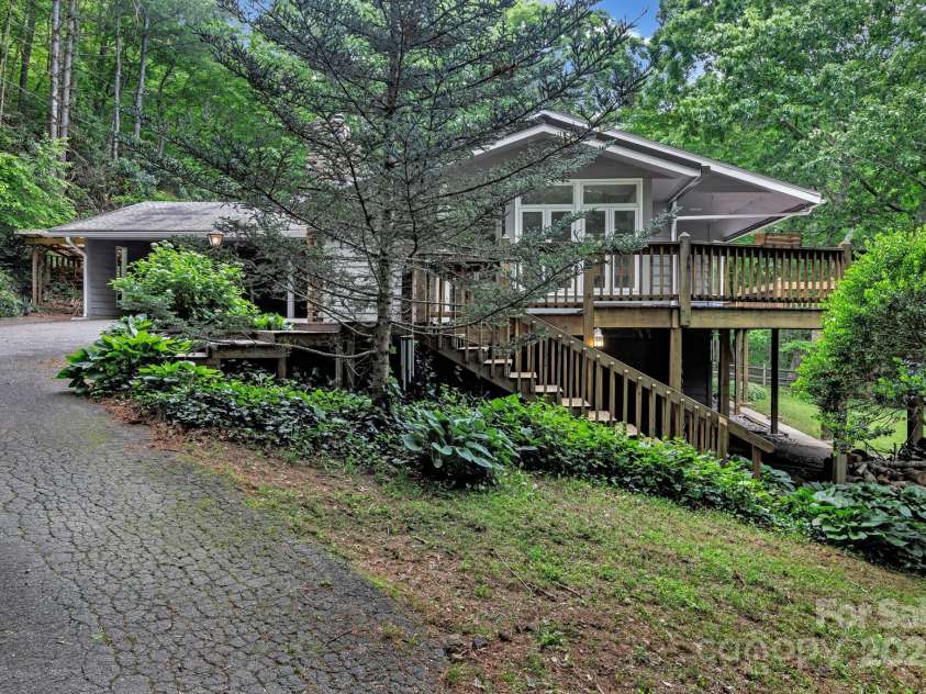 151 Ponderosa Drive, Swannanoa, NC 28778.  MLS# CAR4261505, YatesRealty ID 27281. 