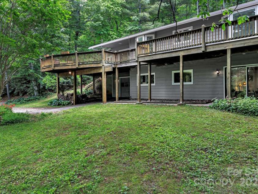 151 Ponderosa Drive, Swannanoa, NC 28778.  MLS# CAR4261505, YatesRealty ID 27281. 
