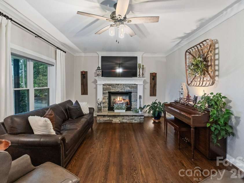 1744 Lowe Drive, Catawba, NC 28609.  MLS# CAR4384724, YatesRealty ID 27281. Living Room