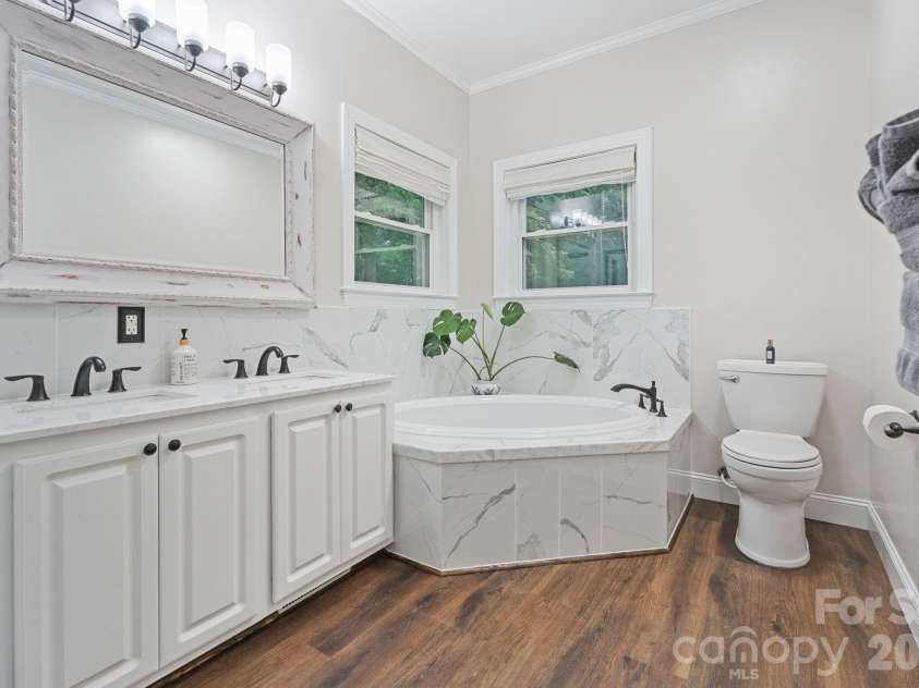 1744 Lowe Drive, Catawba, NC 28609.  MLS# CAR4384724, YatesRealty ID 27281. Primary Bathroom