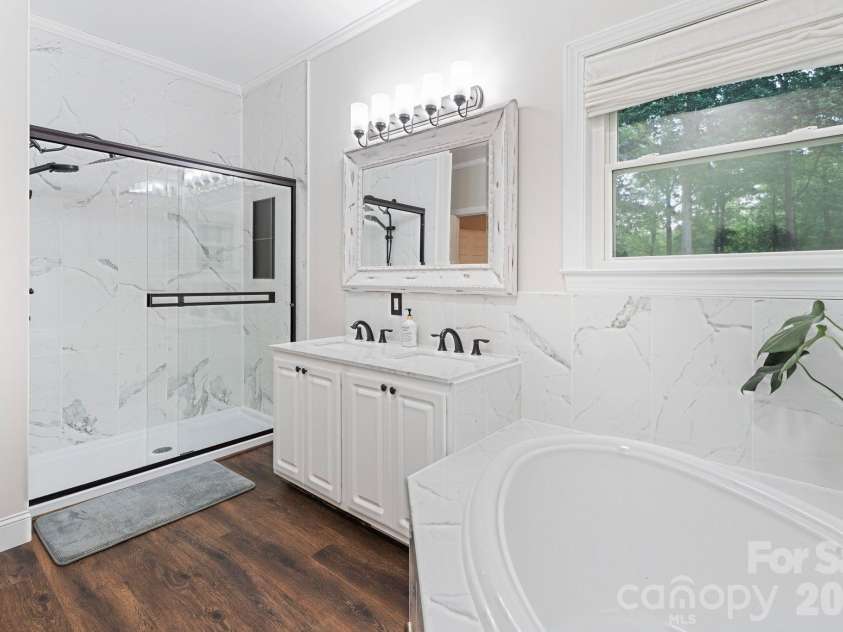 1744 Lowe Drive, Catawba, NC 28609.  MLS# CAR4384724, YatesRealty ID 27281. Primary Bathroom