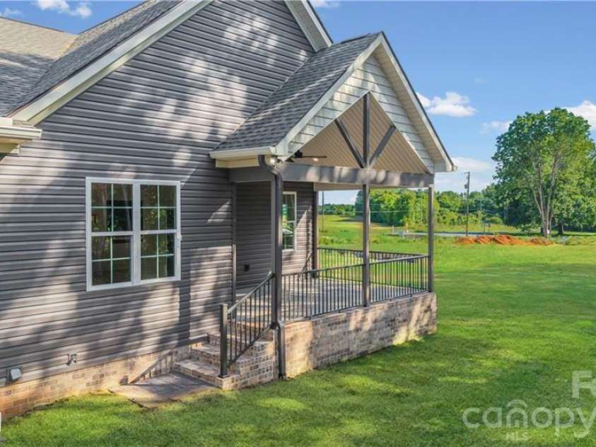109 Frost Road, Advance, NC 27006.  MLS# CAR4388804, YatesRealty ID 27283. 
