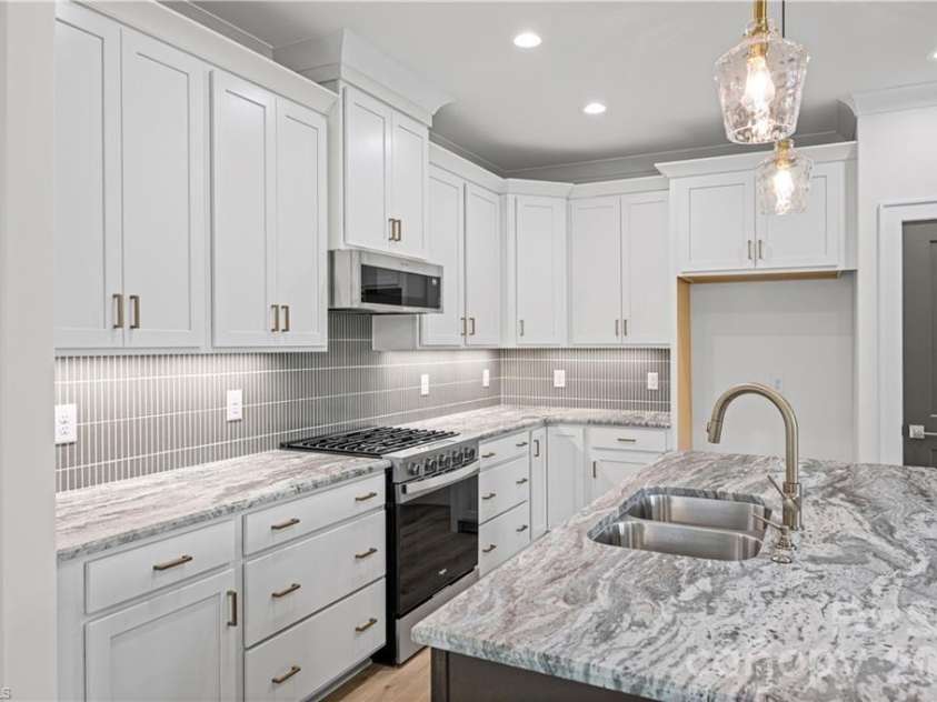 109 Frost Road, Advance, NC 27006.  MLS# CAR4388804, YatesRealty ID 27283. Kitchen