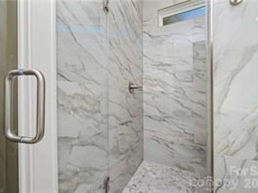 109 Frost Road, Advance, NC 27006.  MLS# CAR4388804, YatesRealty ID 27283. Master bathroom