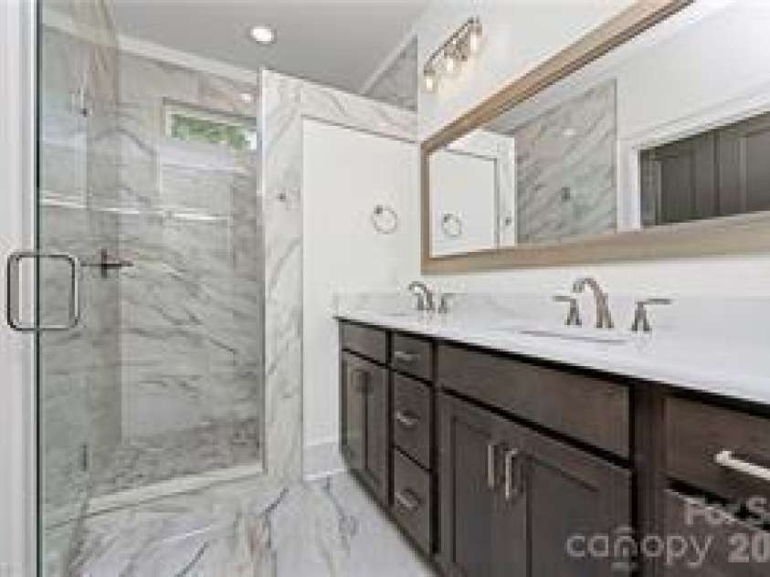 109 Frost Road, Advance, NC 27006.  MLS# CAR4388804, YatesRealty ID 27283. Master bathroom