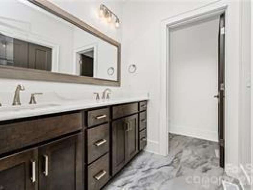 109 Frost Road, Advance, NC 27006.  MLS# CAR4388804, YatesRealty ID 27283. Master bathroom