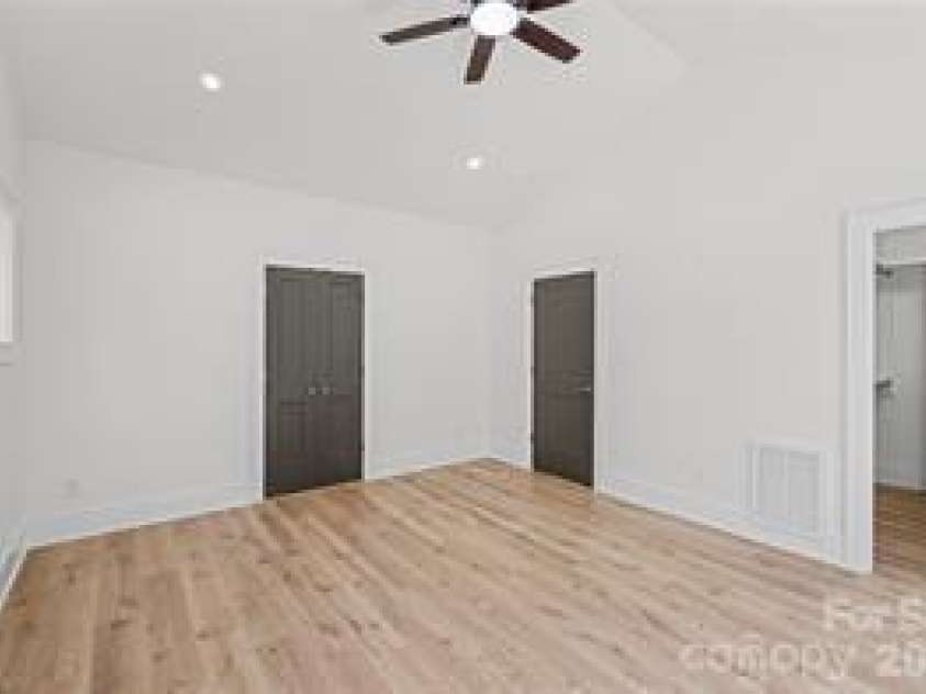 109 Frost Road, Advance, NC 27006.  MLS# CAR4388804, YatesRealty ID 27283. Master bedroom