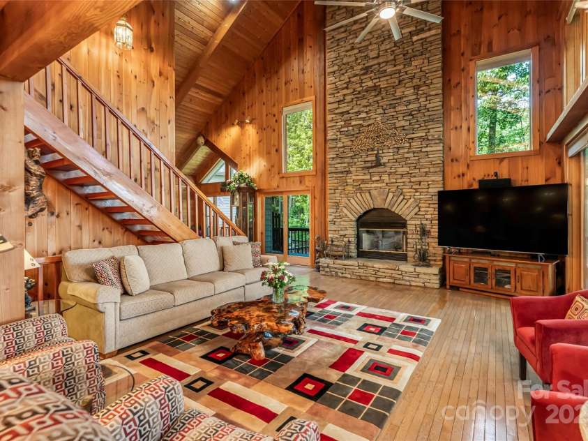 163 Tweetys Knoll, Burnsville, NC 28714.  MLS# CAR4281512, YatesRealty ID 27283. 