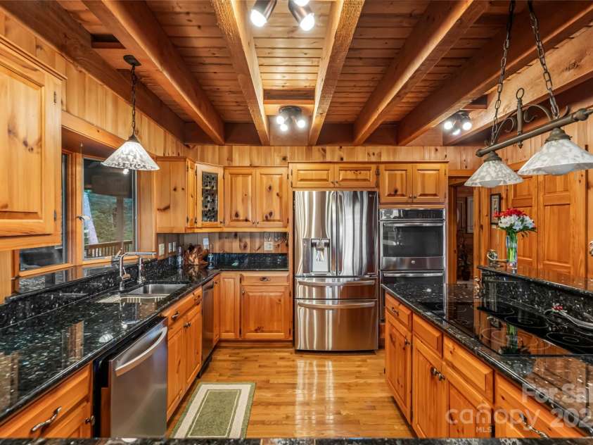 163 Tweetys Knoll, Burnsville, NC 28714.  MLS# CAR4281512, YatesRealty ID 27283. 