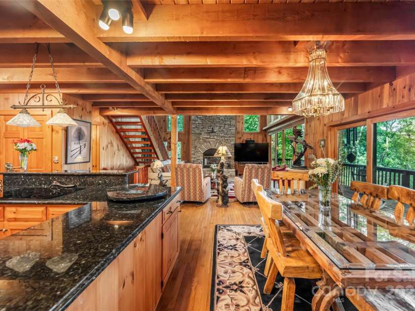 163 Tweetys Knoll, Burnsville, NC 28714.  MLS# CAR4281512, YatesRealty ID 27283. 