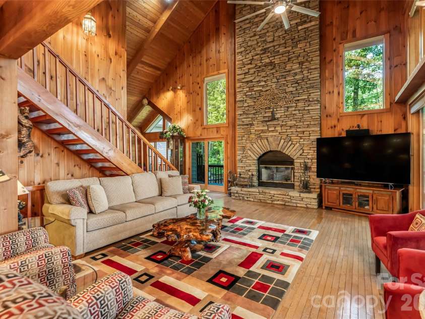 163 Tweetys Knoll, Burnsville, NC 28714.  MLS# CAR4281512, YatesRealty ID 27283. 