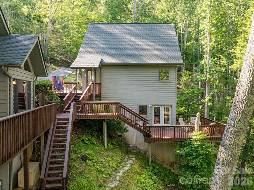 163 Tweetys Knoll, Burnsville, NC 28714.  MLS# CAR4281512, YatesRealty ID 27283. Detached garage/guest house with private deck and entry
