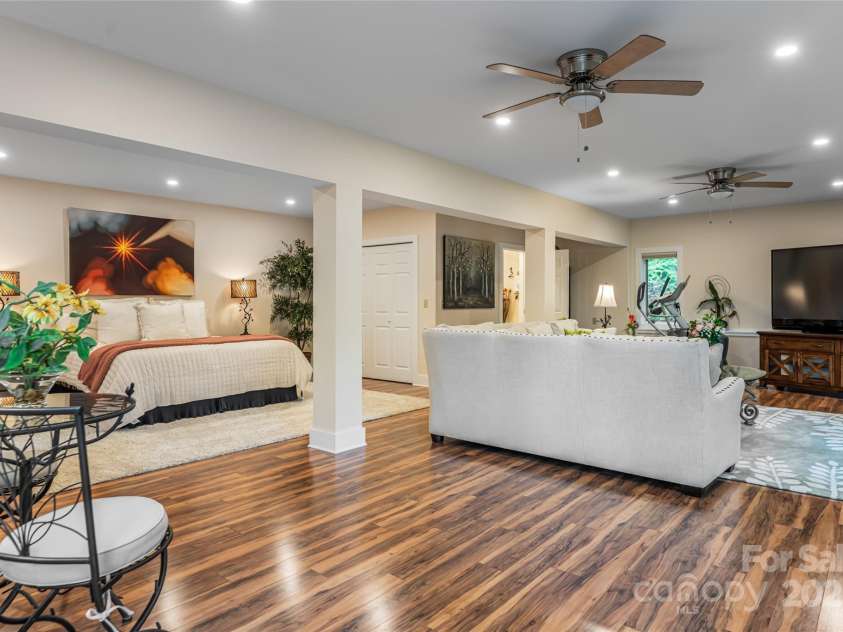 163 Tweetys Knoll, Burnsville, NC 28714.  MLS# CAR4281512, YatesRealty ID 27283. Guest house entry