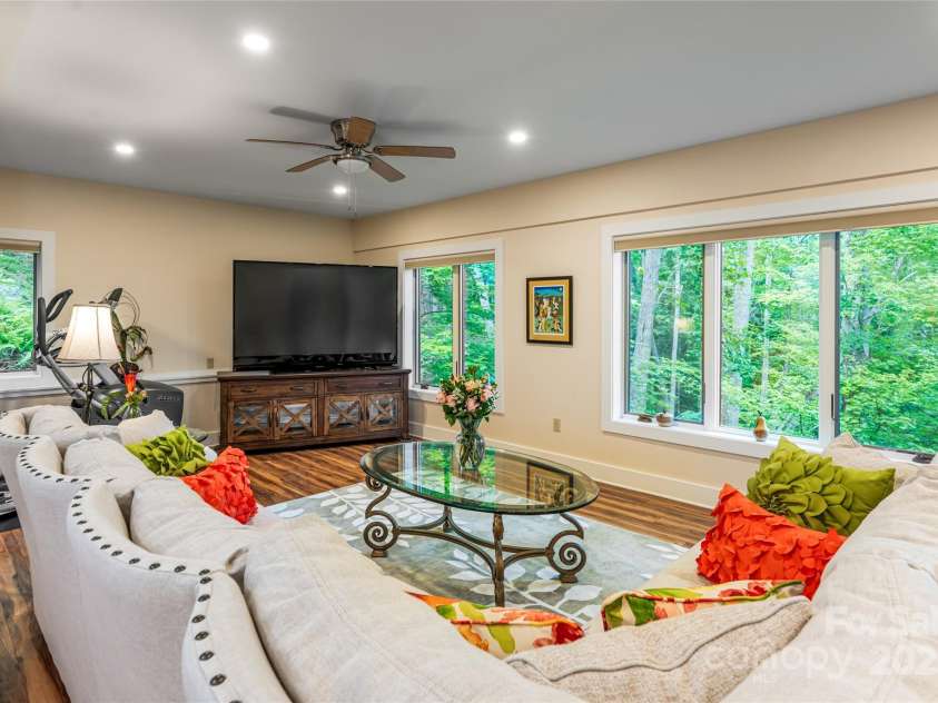 163 Tweetys Knoll, Burnsville, NC 28714.  MLS# CAR4281512, YatesRealty ID 27283. Guest house living is bright, open and spacious