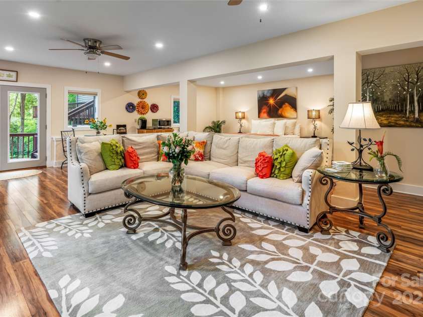 163 Tweetys Knoll, Burnsville, NC 28714.  MLS# CAR4281512, YatesRealty ID 27283. Guest house living is bright, open and spacious