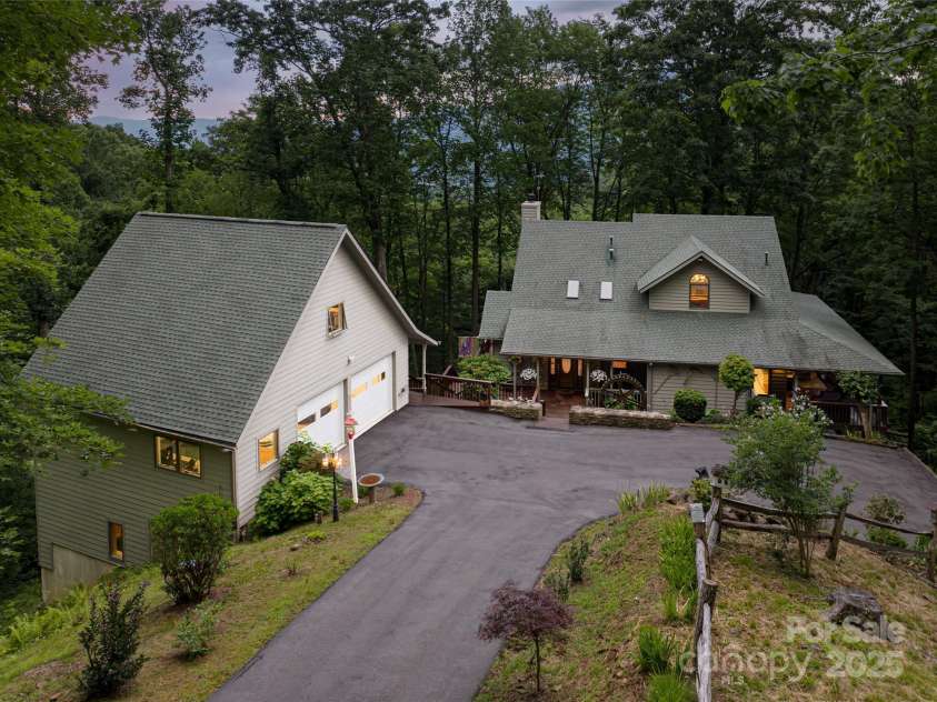 163 Tweetys Knoll, Burnsville, NC 28714.  MLS# CAR4281512, YatesRealty ID 27283. Home beautifully perched in the middle of it all