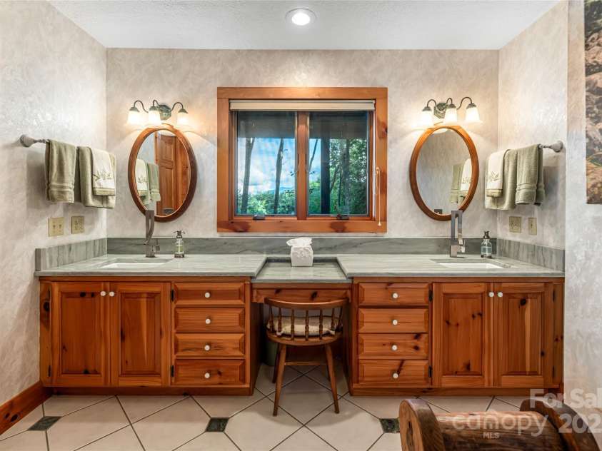 163 Tweetys Knoll, Burnsville, NC 28714.  MLS# CAR4281512, YatesRealty ID 27283. Lower level full bath