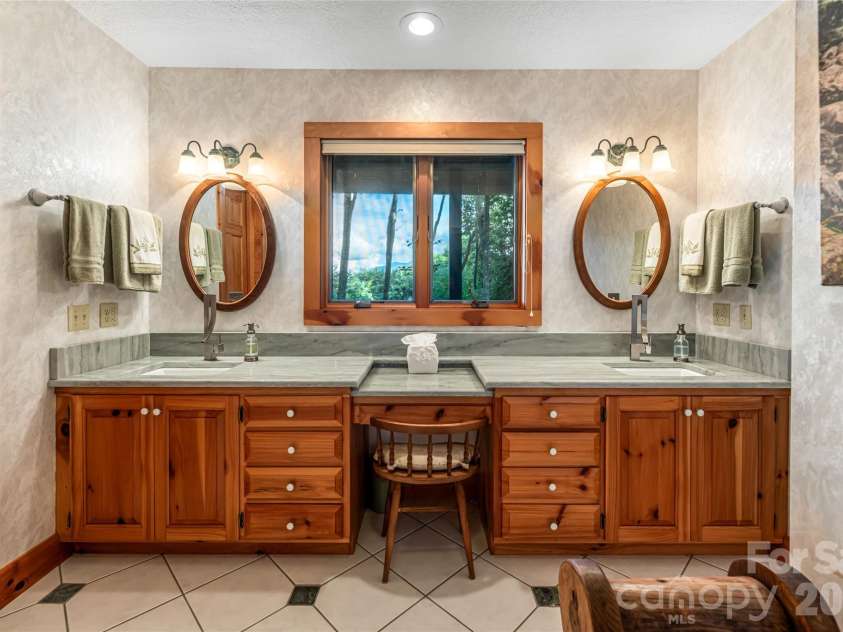 163 Tweetys Knoll, Burnsville, NC 28714.  MLS# CAR4281512, YatesRealty ID 27283. Lower level full bath