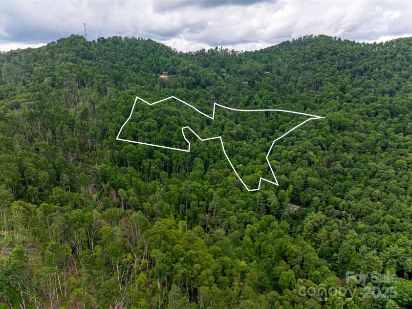 163 Tweetys Knoll, Burnsville, NC 28714.  MLS# CAR4281512, YatesRealty ID 27283. Nearly 12 acres of privacy - only 5 minutes to town square!