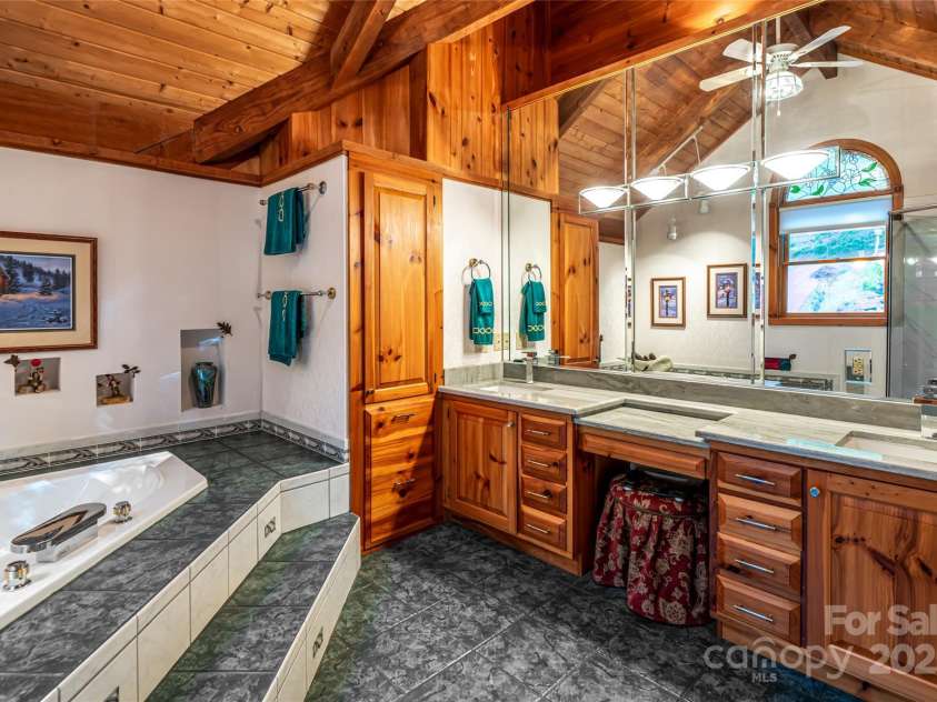 163 Tweetys Knoll, Burnsville, NC 28714.  MLS# CAR4281512, YatesRealty ID 27283. Primary bath double vanitiy