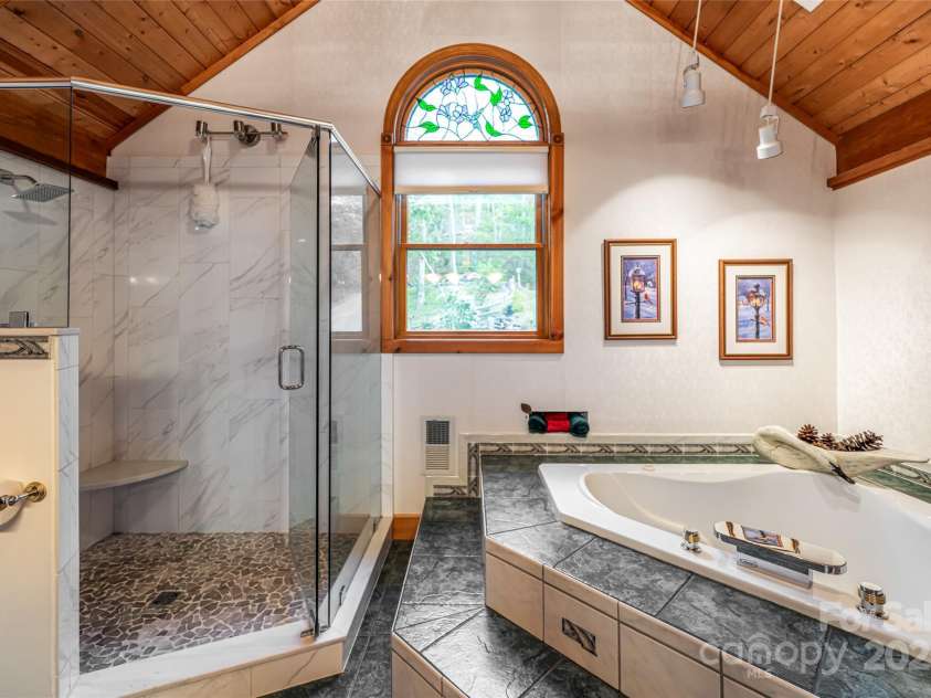 163 Tweetys Knoll, Burnsville, NC 28714.  MLS# CAR4281512, YatesRealty ID 27283. Primary bath with large walk in shower and soaking tub