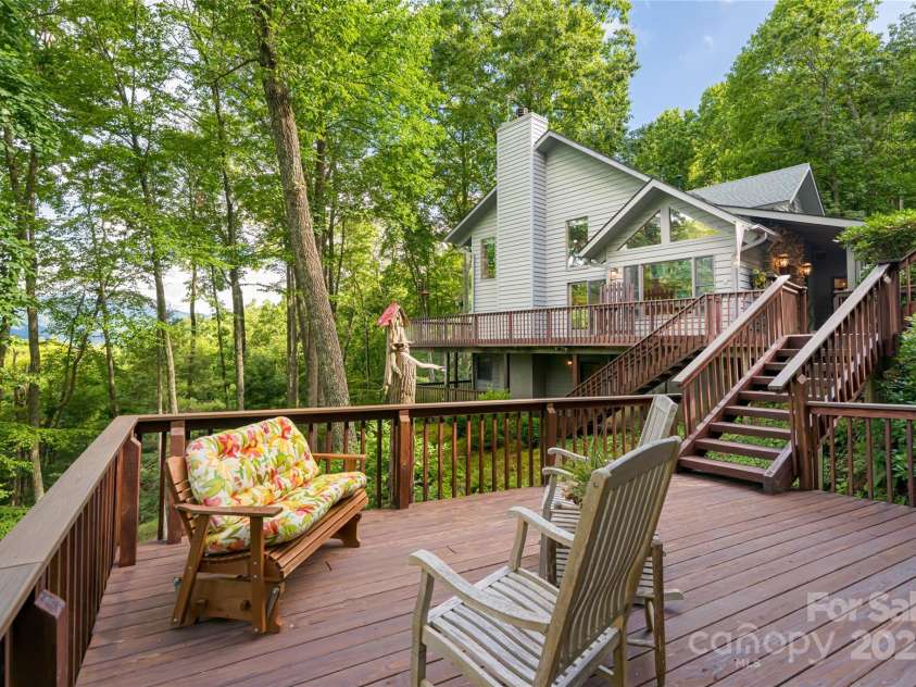163 Tweetys Knoll, Burnsville, NC 28714.  MLS# CAR4281512, YatesRealty ID 27283. Private deck on guest house