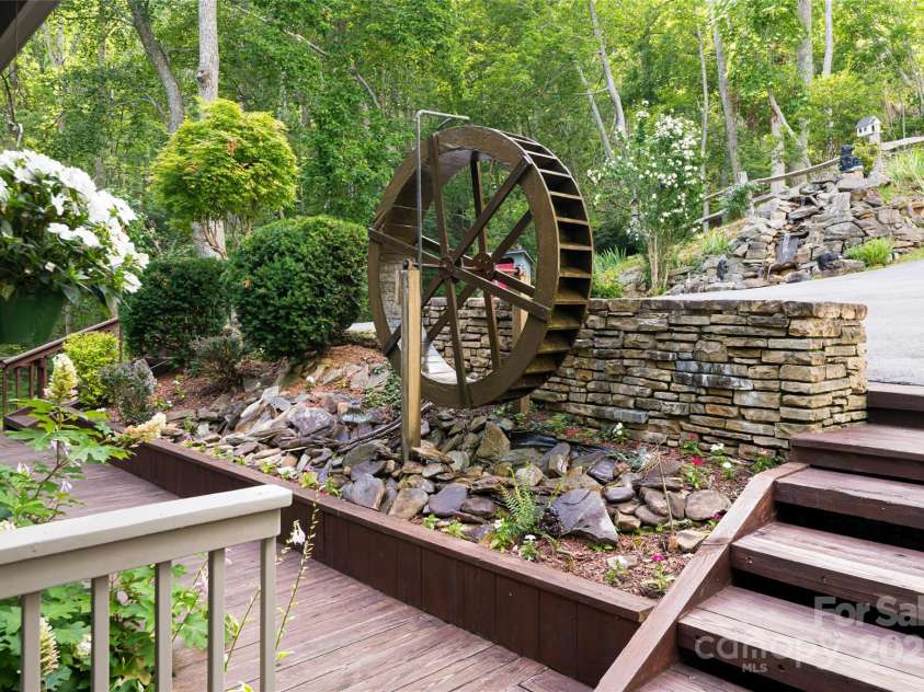 163 Tweetys Knoll, Burnsville, NC 28714.  MLS# CAR4281512, YatesRealty ID 27283. Water features