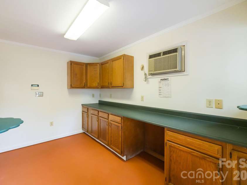 104 Willowbrook Drive, Thomasville, NC 27360.  MLS# CAR4388750, YatesRealty ID 27285. 