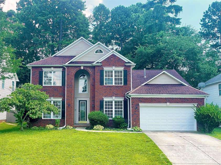 2834 Ritz Lane, Matthews, NC 28105.  MLS# CAR4278629, YatesRealty ID 27285. 