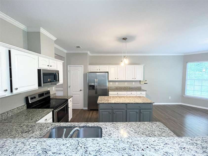 2834 Ritz Lane, Matthews, NC 28105.  MLS# CAR4278629, YatesRealty ID 27285. 