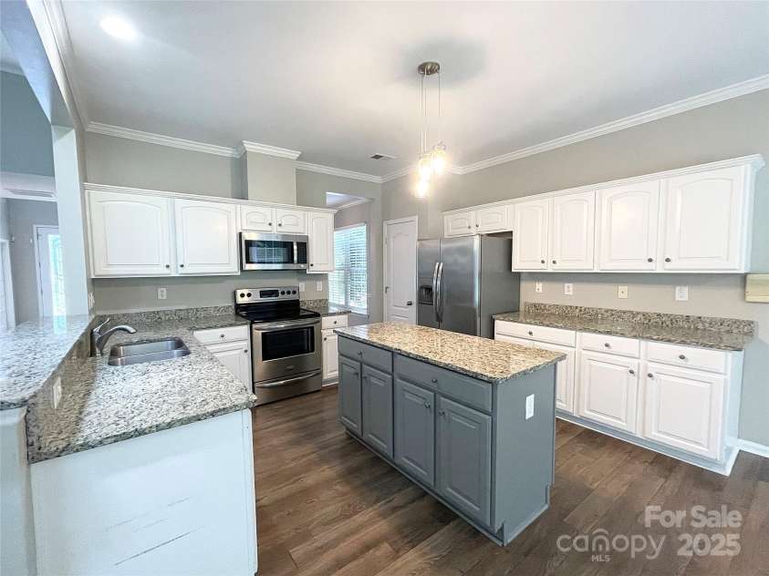 2834 Ritz Lane, Matthews, NC 28105.  MLS# CAR4278629, YatesRealty ID 27285. 