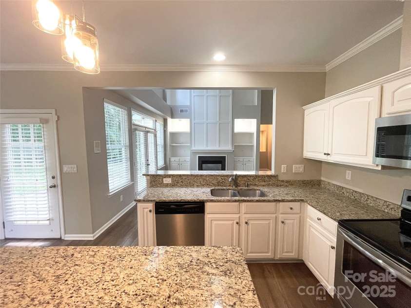 2834 Ritz Lane, Matthews, NC 28105.  MLS# CAR4278629, YatesRealty ID 27285. 