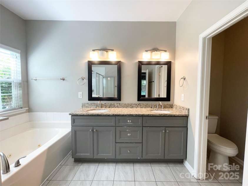 2834 Ritz Lane, Matthews, NC 28105.  MLS# CAR4278629, YatesRealty ID 27285. 